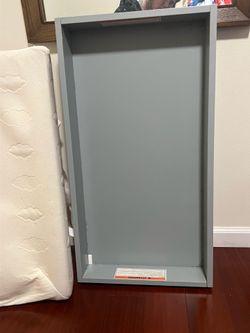 Changing table & organic mattress