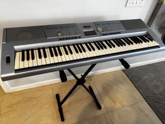 Yamaha Keyboard (DGX-203)