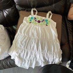 Embroiled Flower Dress Hang Ten Size Medium