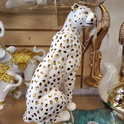 Leopard / Cheetah ceramic figurine  ( NEW ) gold & white