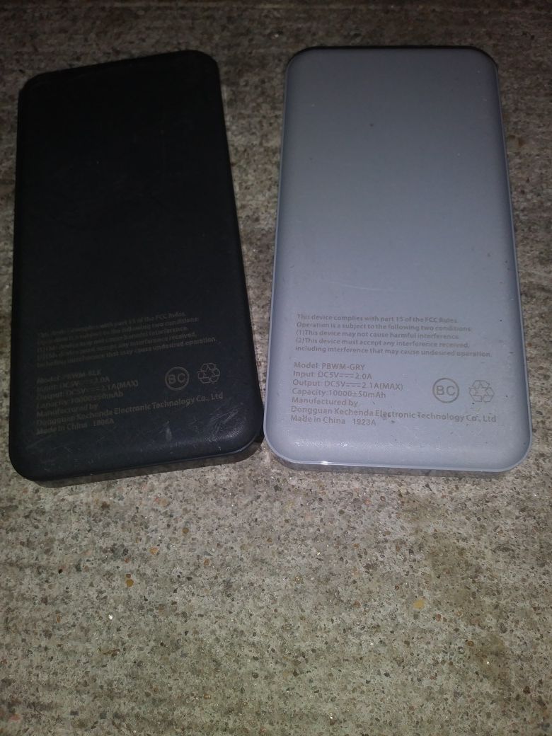 2 portable battery packs with dual usb