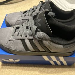 Adidas Men’s Size 12 Grey and Black