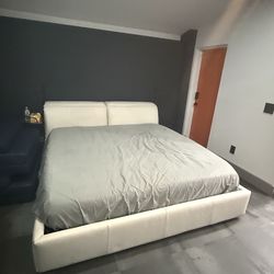 Free - King size bed & frame - pick up at Wilton Manors