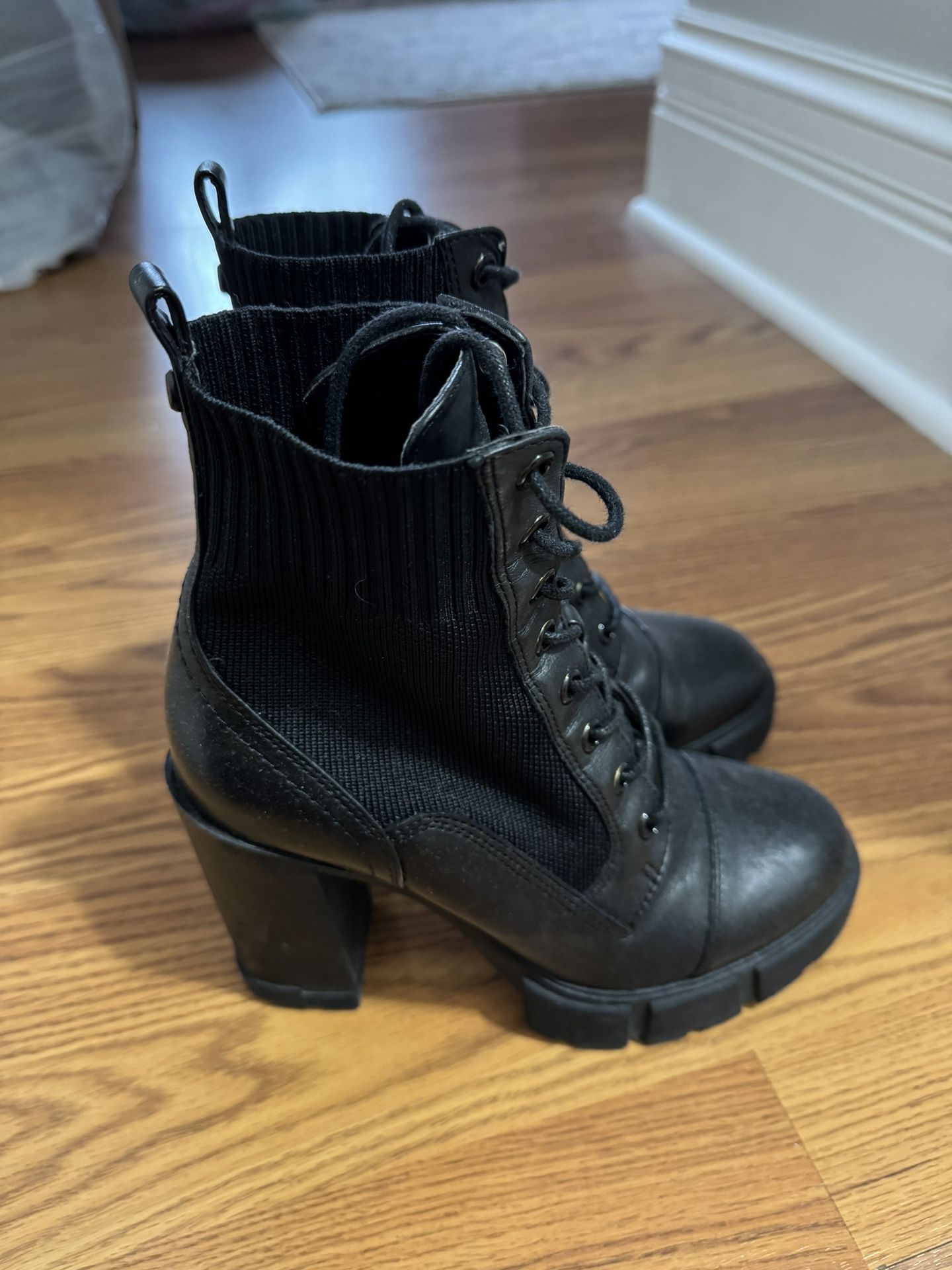 Woman Boots Size 6.5