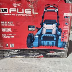 Milwaukee M18 FUEL 21" Self-Propelled Lawn Mower Kit w/ (2) 12 Ah Forge Batteries & Dual Bay Rapid Charger
