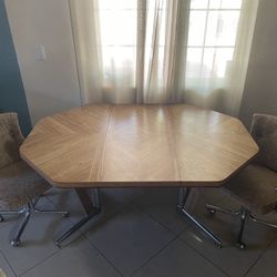 FREE: 3-Piece Dining Set (Mid-Century / Retro) 