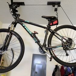 Trek Xcaliber 7 29” mountain bike