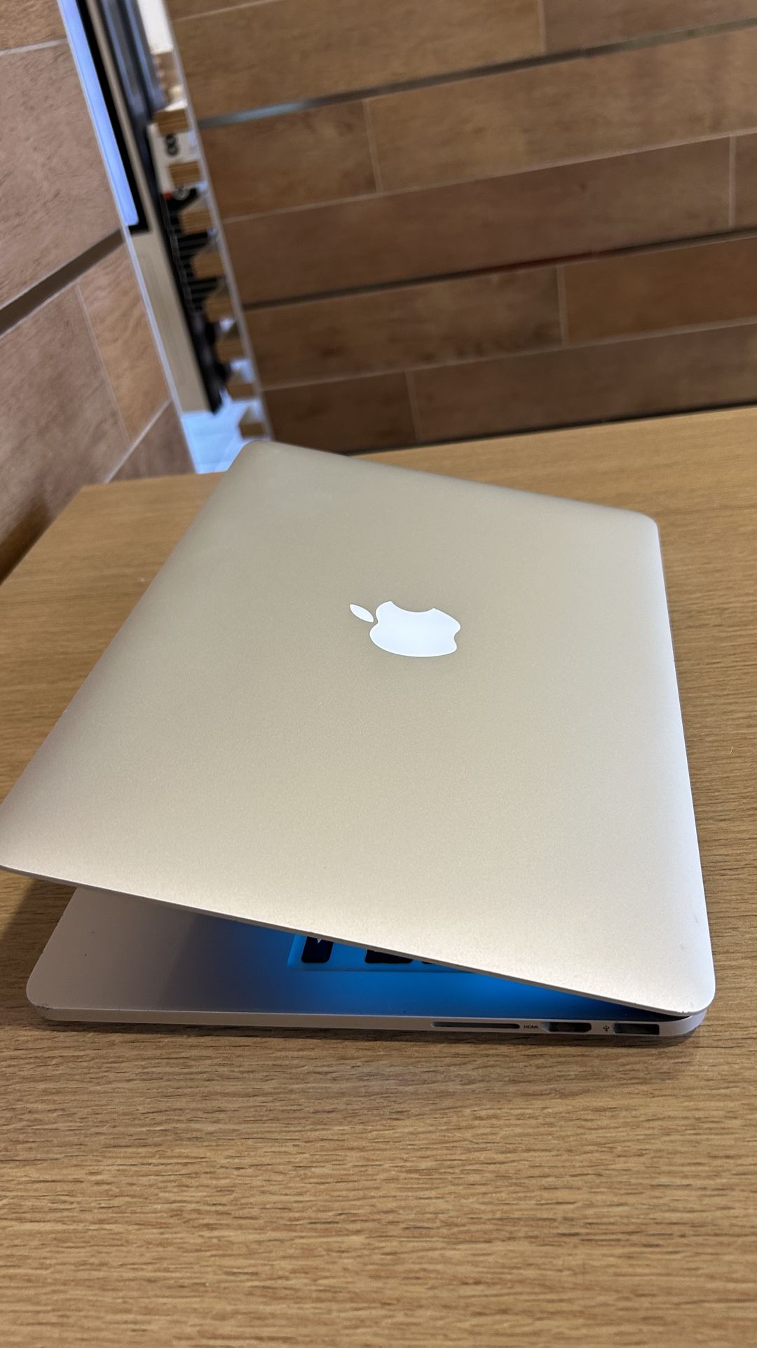 Apple MacBook Pro 13” Retina I5/8GB/256GB SSD $195