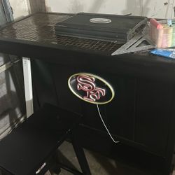 Bar Top With 2 Stools 