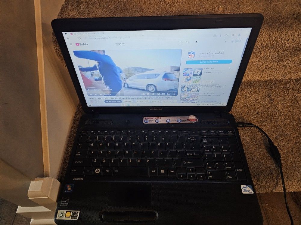 15.6 Inch Toshiba Laptop. 8GB RAM. 250GB HD. Windows 10
