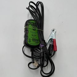 Schumacher Farm & Ranch 12V Battery Charger Maintainer 800mA Trickle Charger