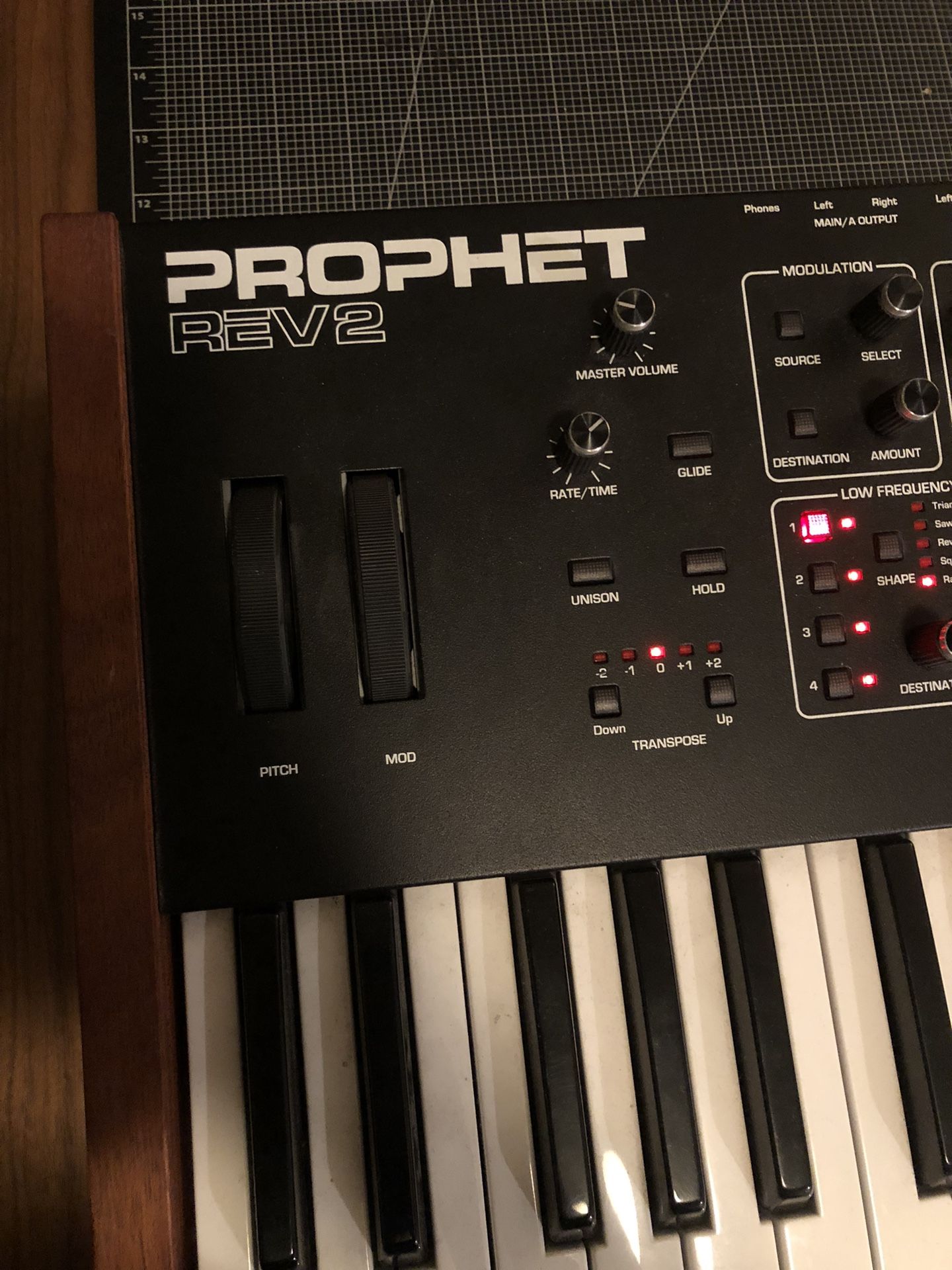 Dave Smith Instruments Prophet Rev2