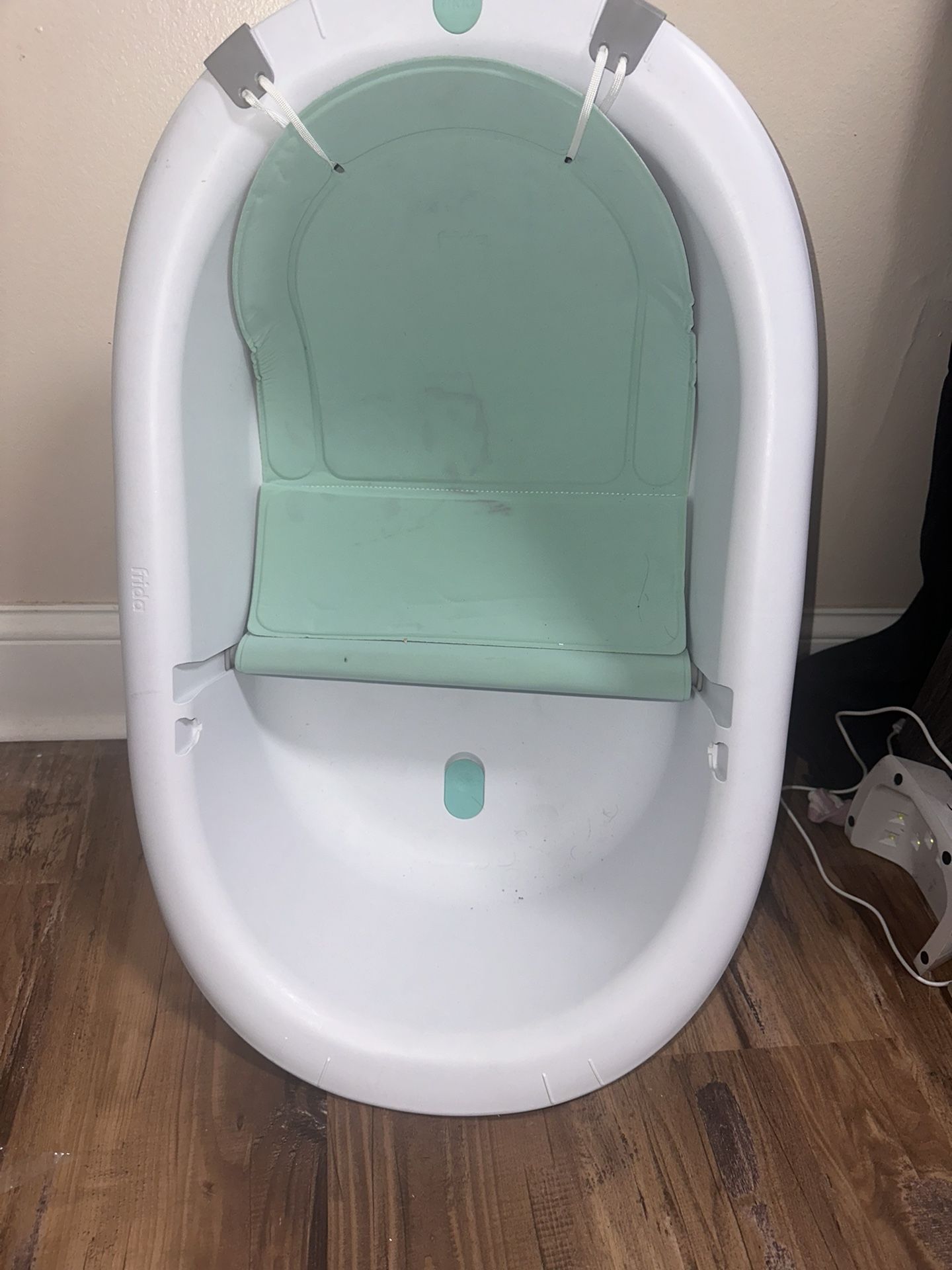Frida Baby Tub