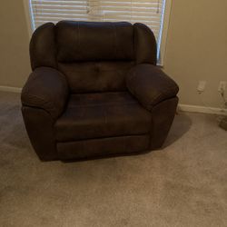 Soft Recliner Like New Original Price 1 Year Ago $1100