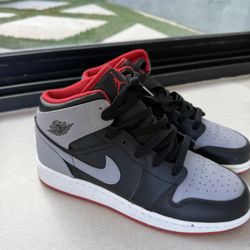 Air Jordan 1 Mid “Shadow Red” SIZE 6