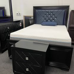 🛋️🛏️QUEEN SIZE BEDROOM SET 4 Pcs🛏️🛋️Black Glossy 