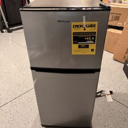 Whirlpool Medium Refigerator