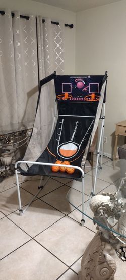 Indoor outdoor basketball arcade game