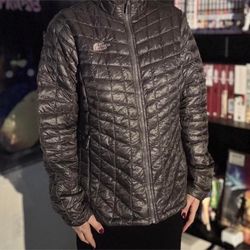 WOMENS MEDIUM NORTH FACE  COAT JACKET THERMOBALL