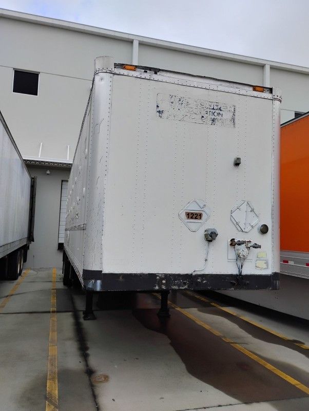 33 Foot Trailer With Lift Gate