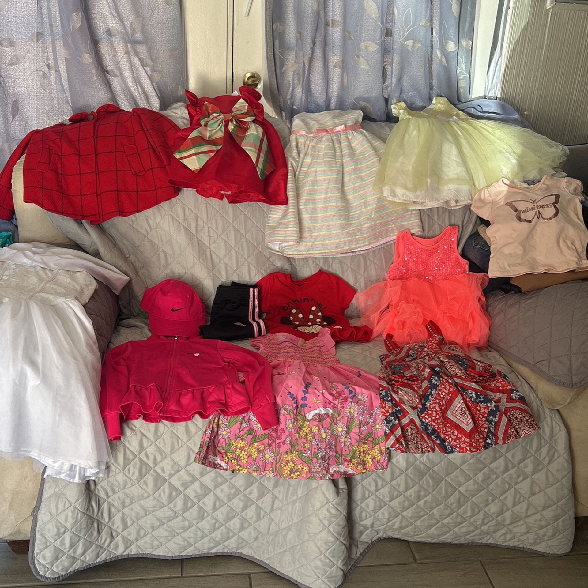 Tengo Ropa De Niña. Buena Bonita Y Barata. 