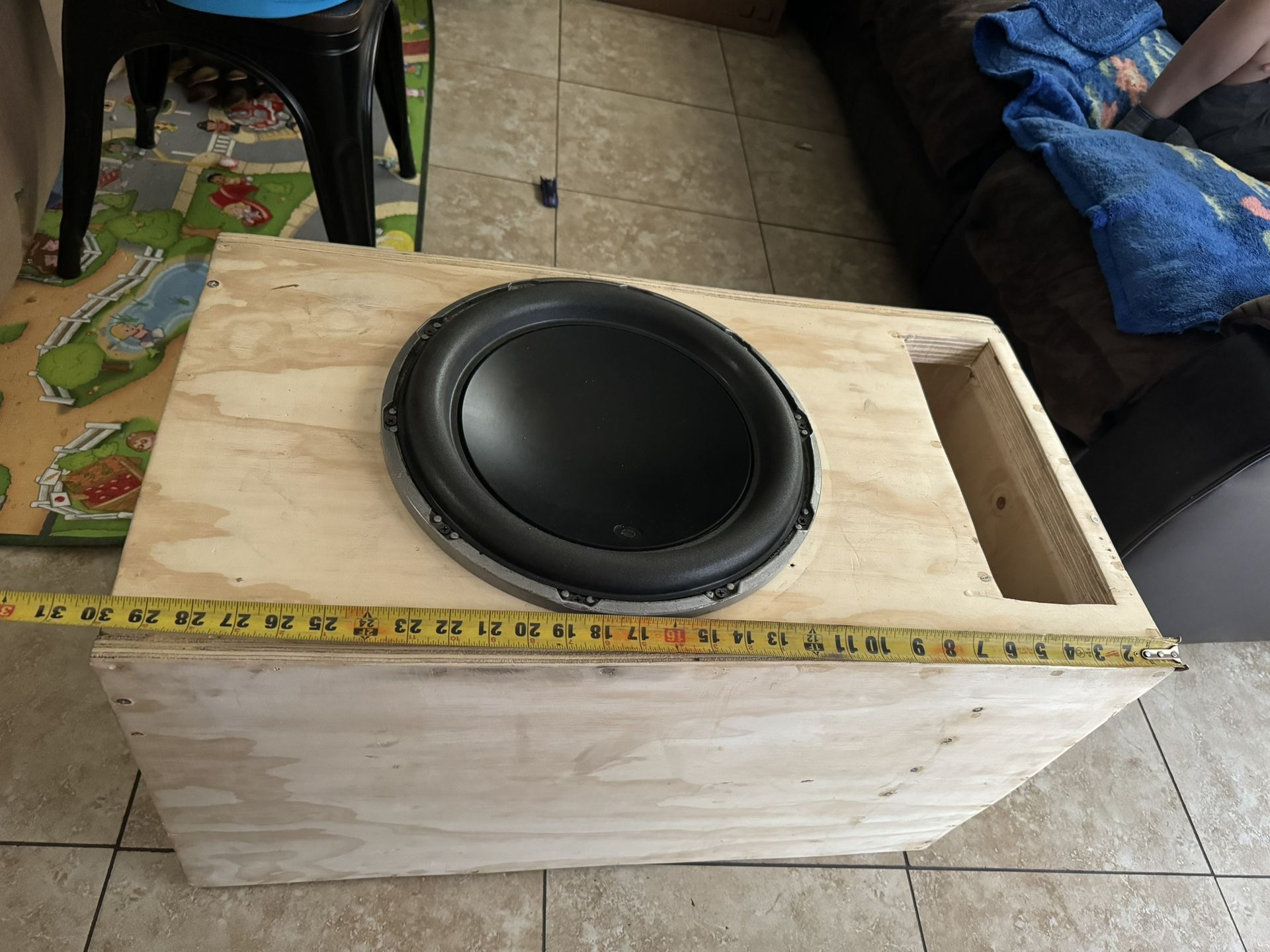 JL Audio 13w6 Plus Box
