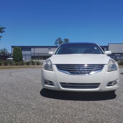 2010 Nissan Altima - 200k miles - 1900 Including Tag and Title Transfer
