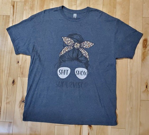 Gildan Womens 'Sh*t Show Supervisor' Gray Shirt (XL)
