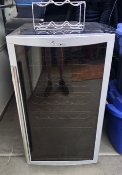 Free Master Chef Wine Refrigerator-Needs Repair