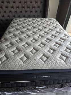 Helix Luxe Midnight Queen Size Mattress  - Perfect Condition