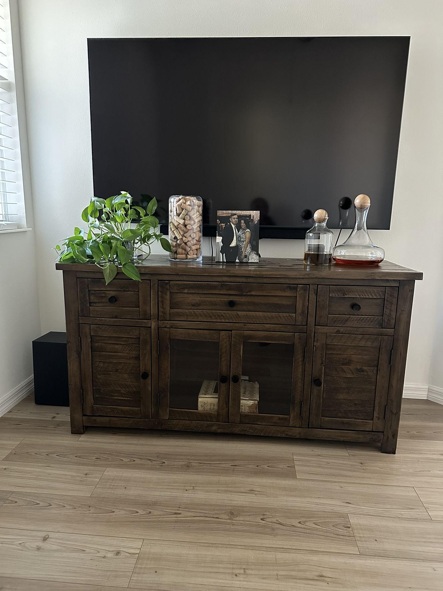 Tv stand/ buffet 