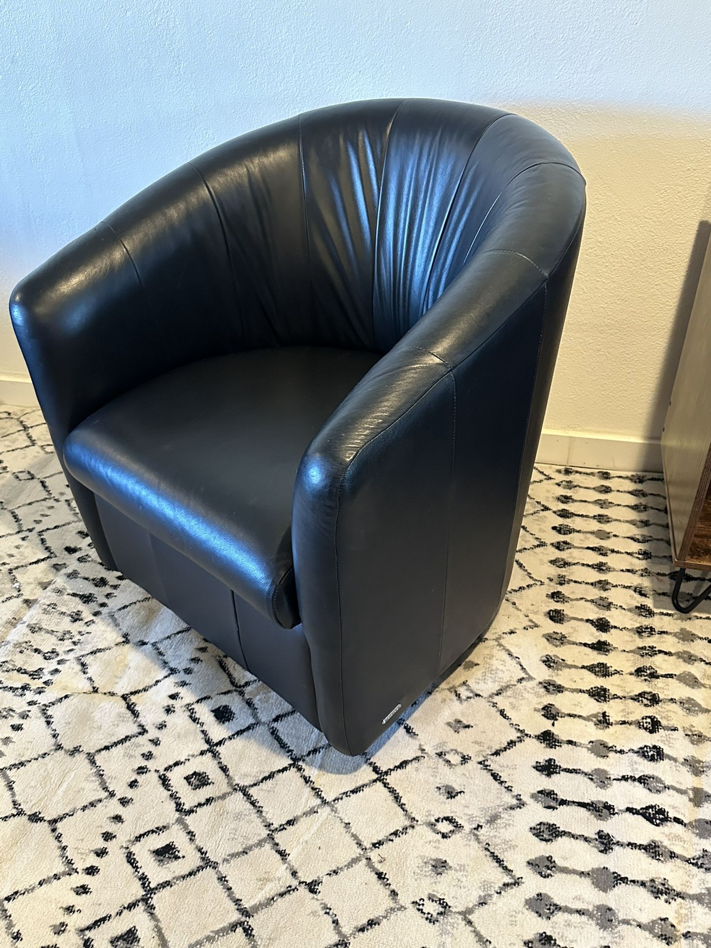 Vintage MCM/ Contemporary Natuzzi Real Leather Black Swivel Barrel Chair