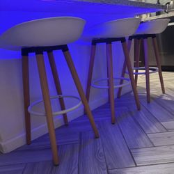 Wooden Leg, Contemporary Style Pair Of Bar/Kitchen Stool