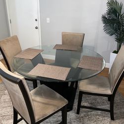 DINING ROOM TABLE(CHAIRS INCLUDED) 