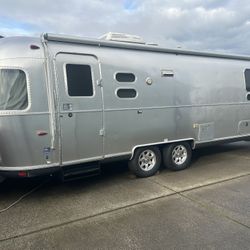27’ airstream flying cloud