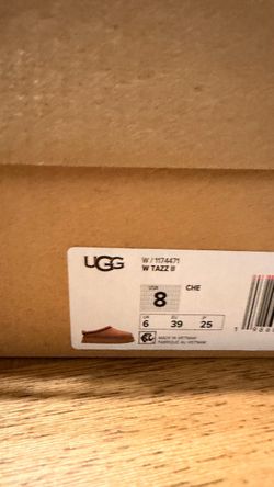 UGG BOOTS SIZE 8