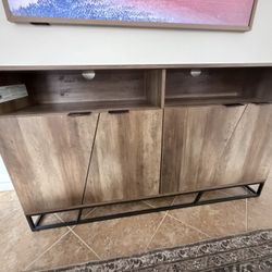 Media / Buffet / Sideboard Credenza Cabinet