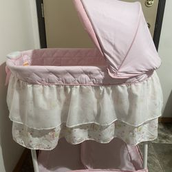 Delta Children Bassinet 