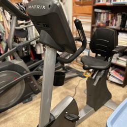Matrix Fitness U7Xe Upright Bike