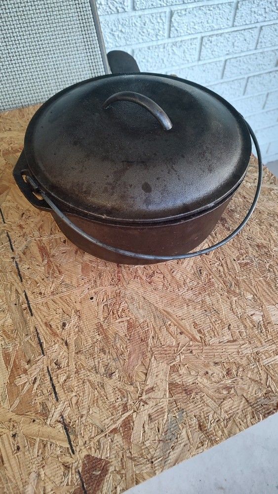 Lodge 8 Inch Cast Iron Pan Pot With Lid