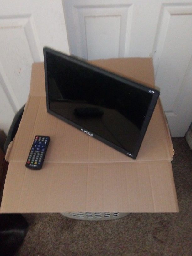 AudioBox LCD TV 15 In Portable