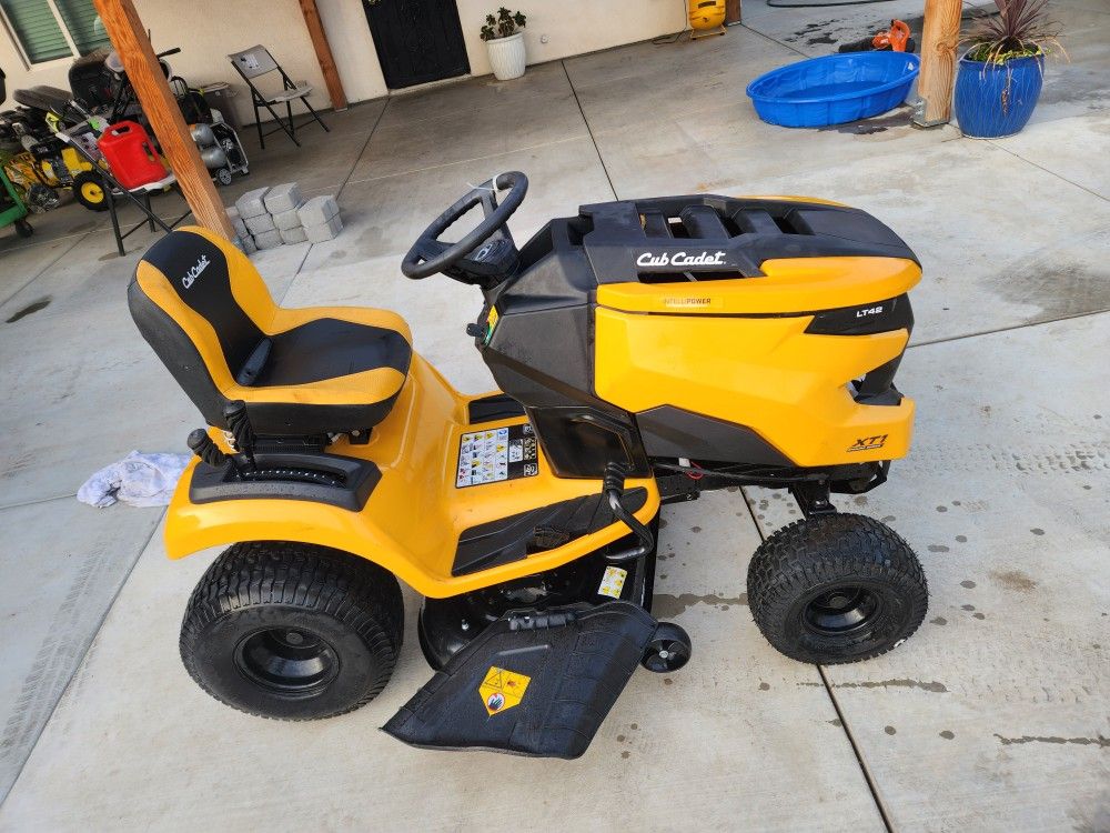 Cub Cadet
XT1 Enduro LT 42 in. 547cc Engine with Intelli Power Hydrostatic Drive Gas Riding Lawn Tractor
Questions & Answers (482)