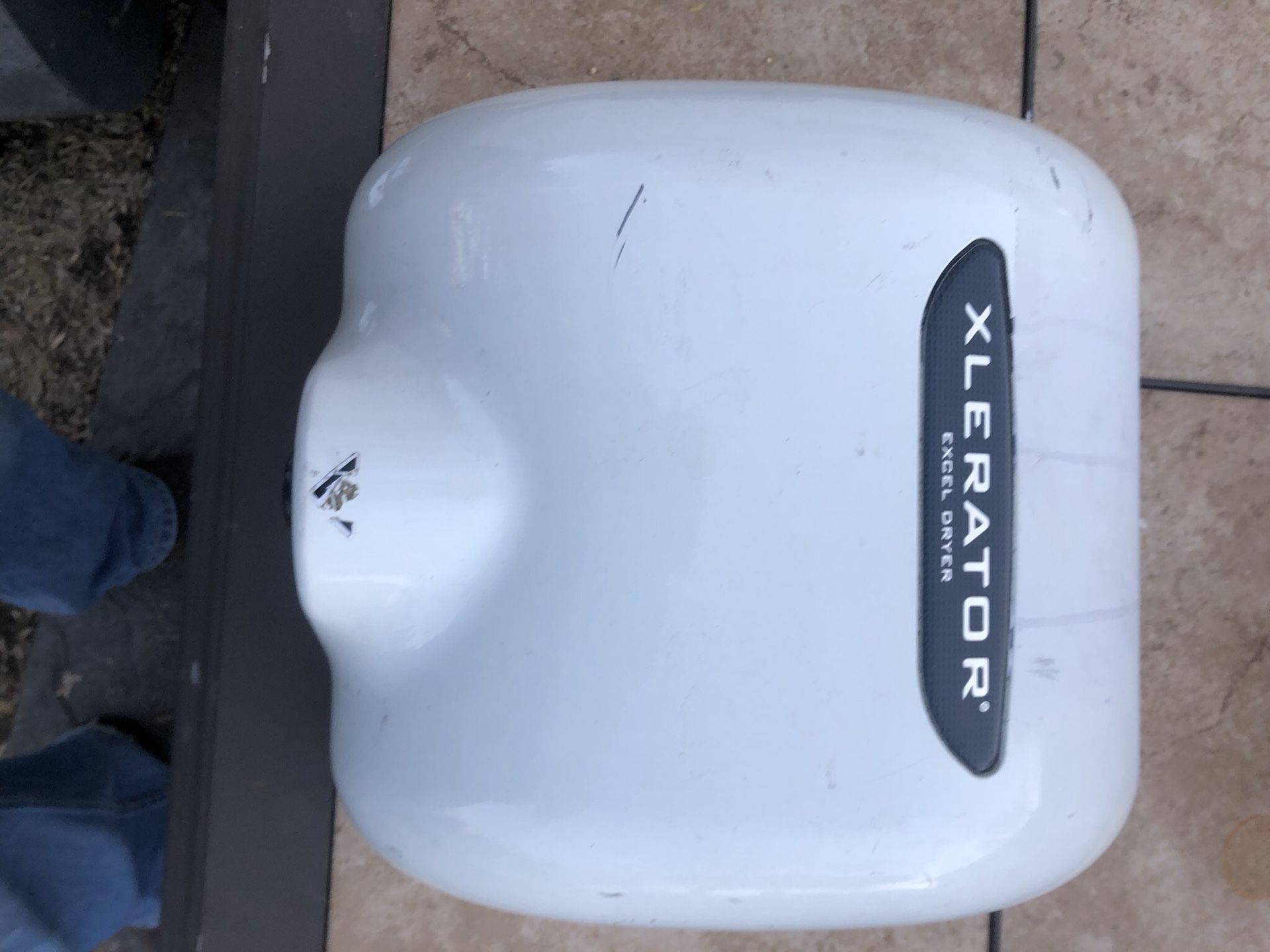 Xlerator 120v Hand dryer