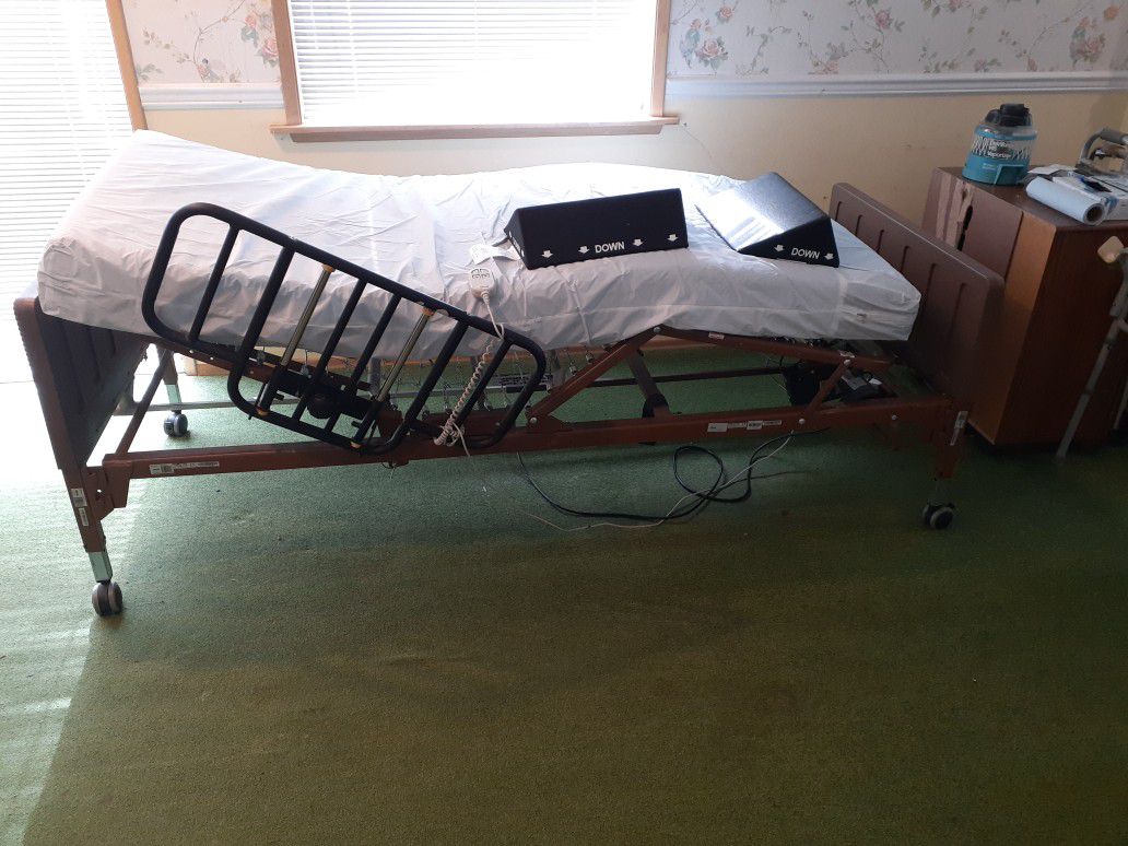 ☆ PENDING SALE ☆ DRIVE Semi-electric Hospital Bed, w/crank