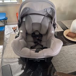 Nuna Pipa Lite LX with Base