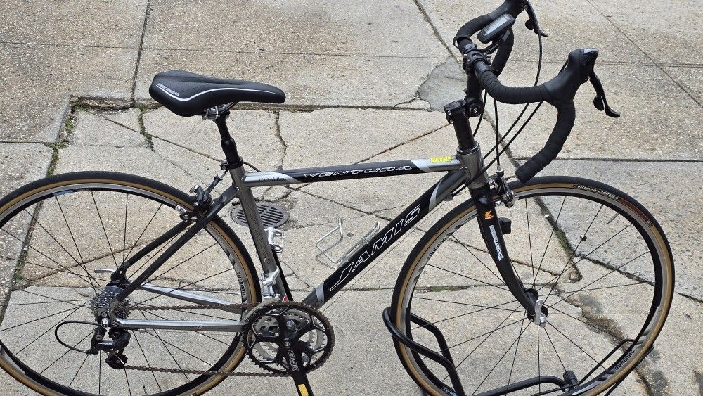 Jamis Ventura XS Shimano 105 Road Bike....