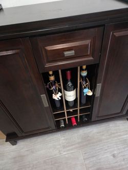 Wine Bar / Buffet