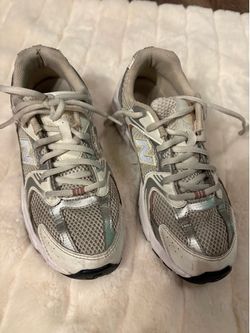 Used women's New Balance 530, size 6