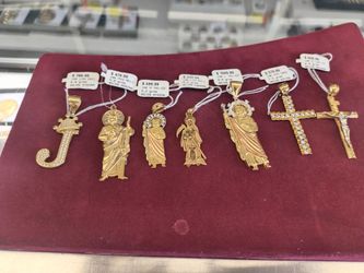 14k10k gold pendant different prices and grams layaway available 10% Dwon if you interested please make sure you ask for Maribel thank you