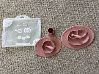 EZPZ silicone baby feeding set